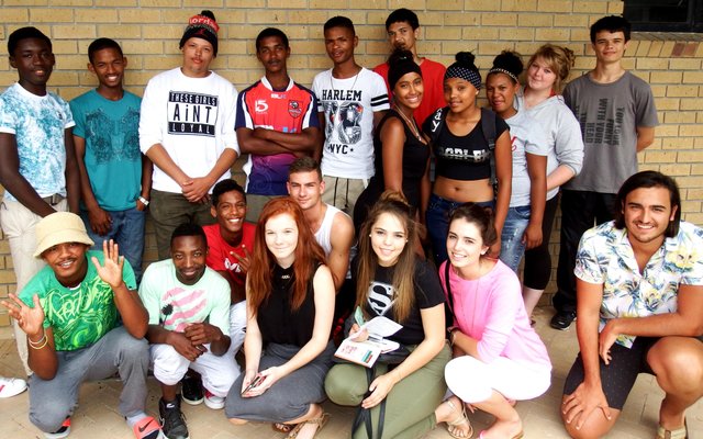  ‘n Deel van Gansbaai Academia se trotse 78 matrikulante van 2015. Die slaagsyfer is 88,5%, teenoor 2014 se 86%, terwyl die slaagsyfer oor 5 jaar nog nooit onder 80% was nie. Die skool spog ook met 27 Universiteitstoelatings-matrikulante, teenoor 2014 se 14, asook met 7 onderskeidings.  Die Top-kandidaat is Simphiwe Yana met ‘n algehele gemiddeld van bo 70%. 